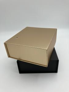 China Factory Custom Folding Paper Box Gift Box for Clothes/Bag Magnetic Box on sale