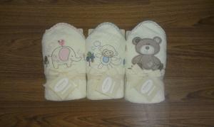 Quality woven terry fabric beige embroidered animals cotton baby hooded towel wholesale