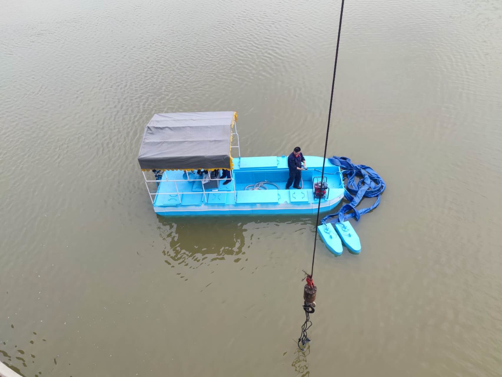 Cleaning Blue Algae Salvage Boat River Removal Floating Ship