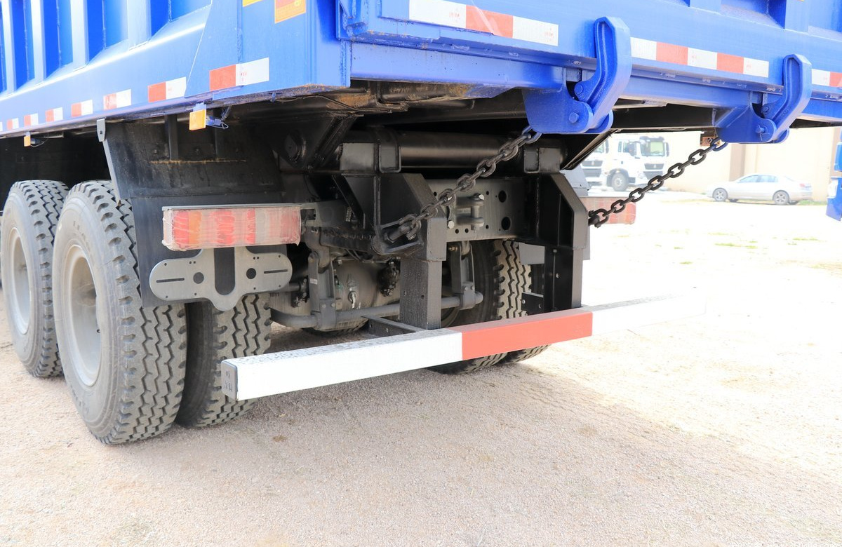 30 Ton Tipper Truck 8x4 Used Dump Truck SINOTRUCK Gear Box Diesel Fuel Efficiency