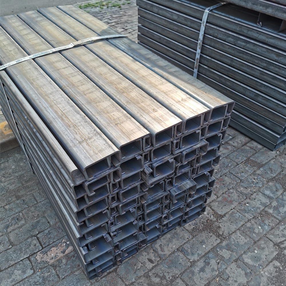 Roadway Safety Hot Dip Galvanized Steel Guardrail Crash Barrier C Post for Protection