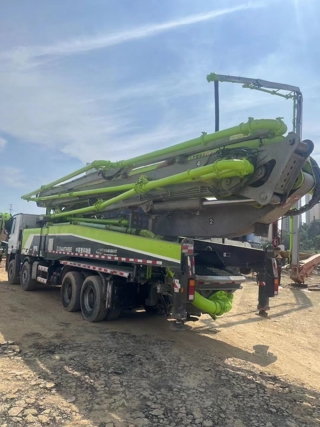 Zoomlion Used Concrete Pump Truck 56m Concrete Boom Pump with Mercedes Benz
