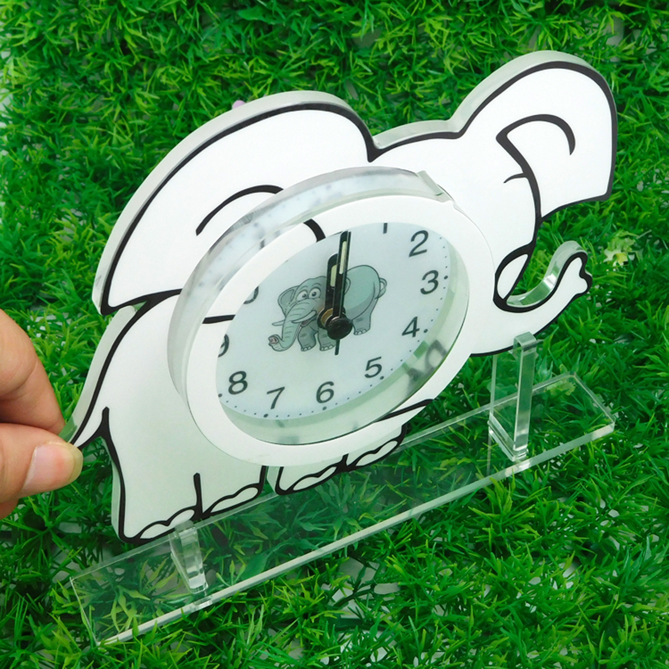 Lightweight Anime Alarm Clock Battery Operated Silent Sweep Movement