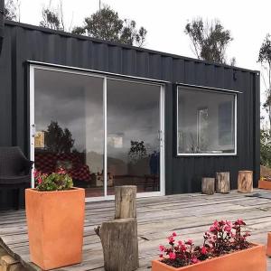 Quality Aluminum Alloy Windows and Modern Design Style within 20ft Luxury 2-Bedroom Prefabricated Container Resort Hotel wholesale