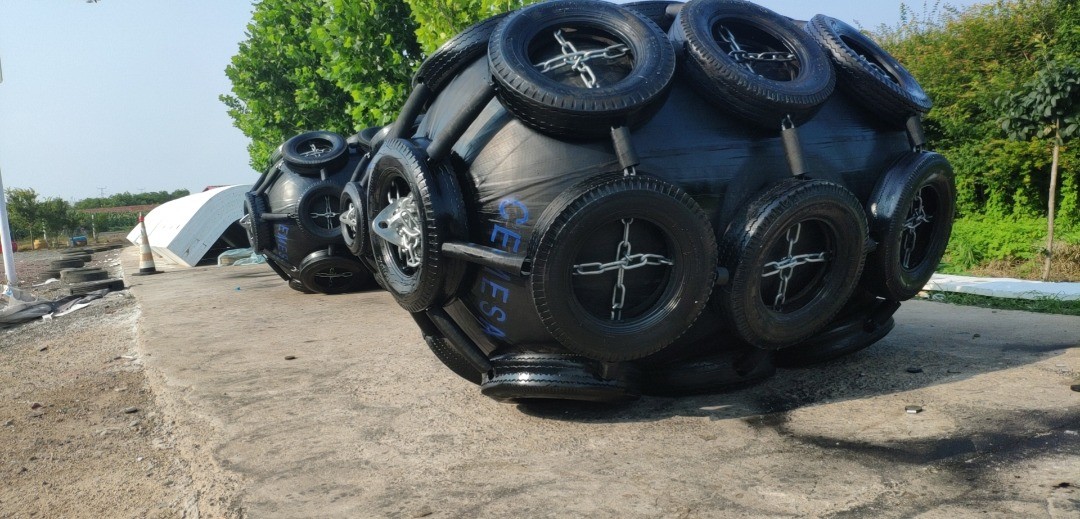 4.5*9m Chain Tire Pneumatic Floating Rubber Fenders CCS Certificate