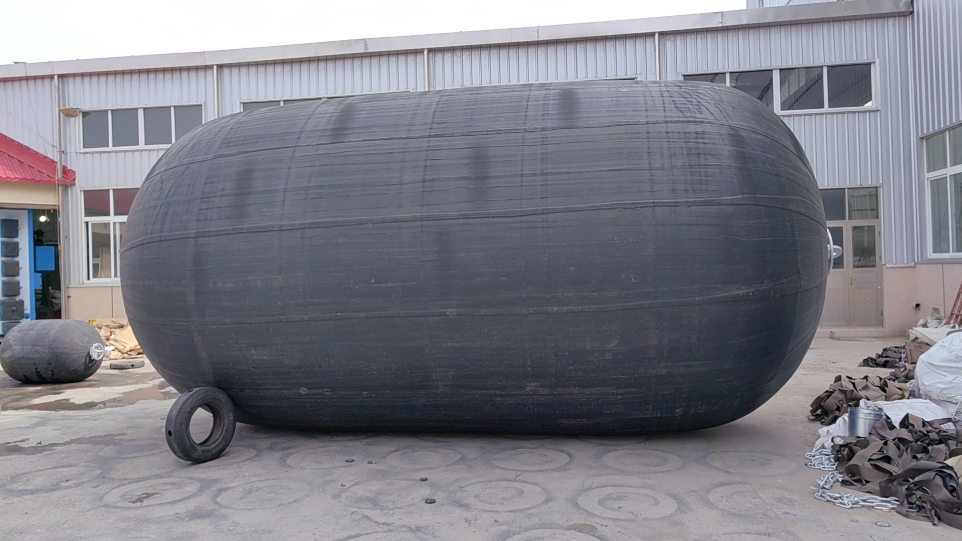 Marine Floating Fender Yokohama Type Pneumatic Natural Rubber Black Fender