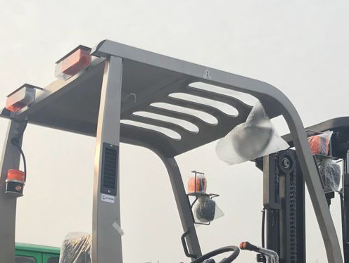 Japan Engine 2.5ton LPG Forklift Price