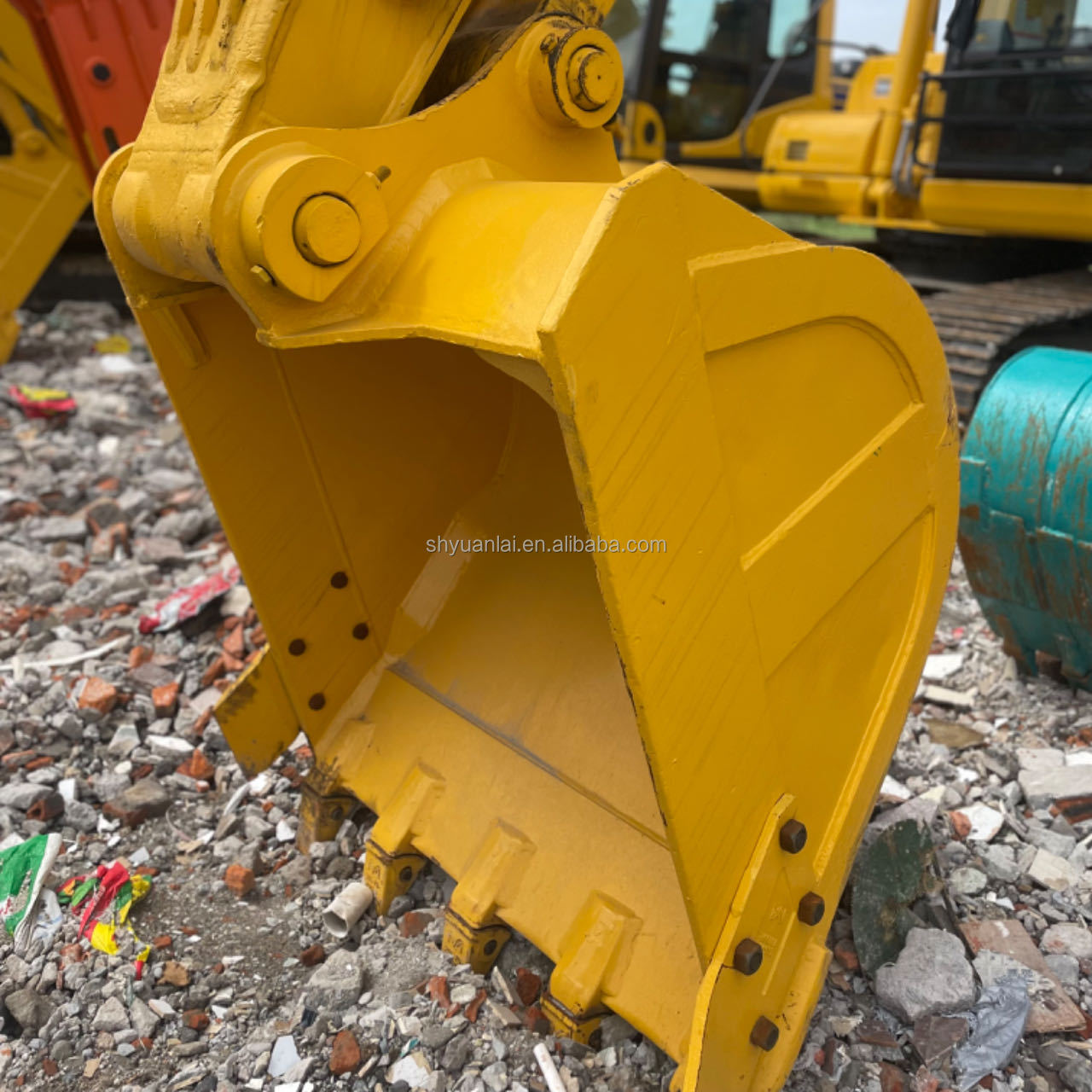 Used Komatsu PC200 Excavator 20 Tons Crawler with Original Color in Excellent Condition
