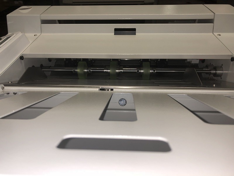 Auto Feeding Digital Card Cutter Fast Sticker Paper Cutting Machine