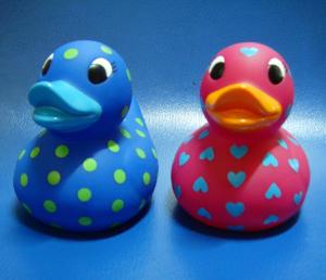 Quality Lovely Heart Shaped Custom Rubber Ducks Pink / Blue Color Toys Retail EN71 wholesale