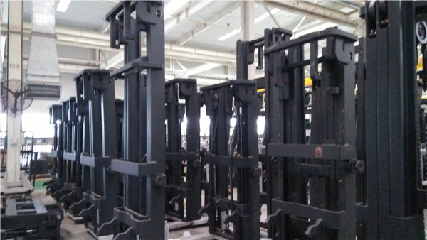 4 Wheet Electric Forklift 1.5t with 3 Stage Mast and 5m Lifting Height