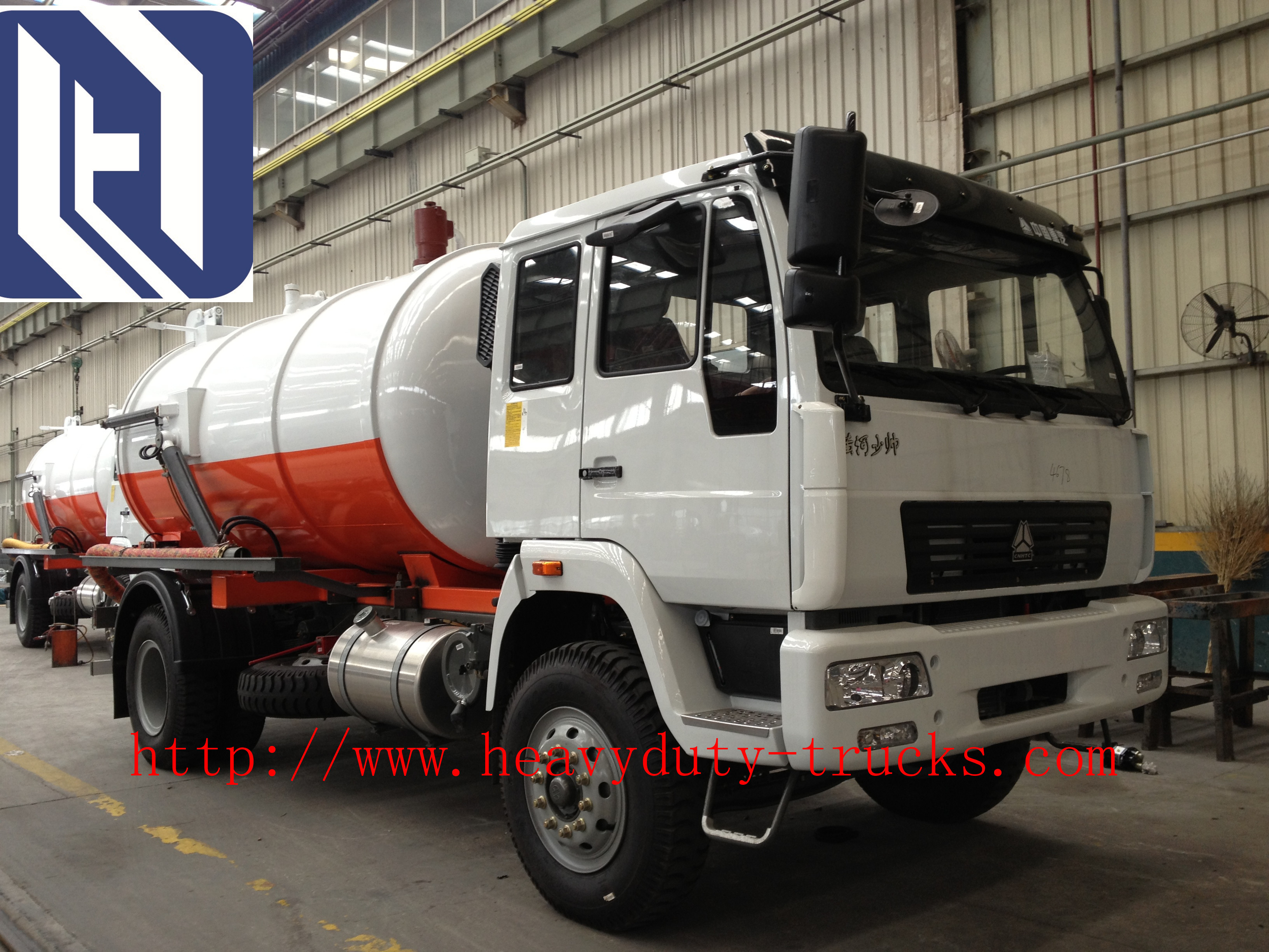 Sinotruck 6M3 Sewage Suction Truck SWZ 4 X 2 290hp Self Discharge ZF8098 SWZ howo