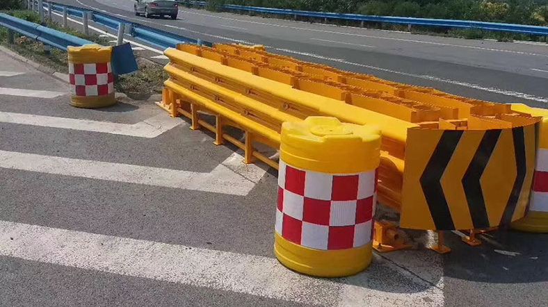 Roadway Safety Barrier Galvanized And Powder Coated Guardrails For Highways
