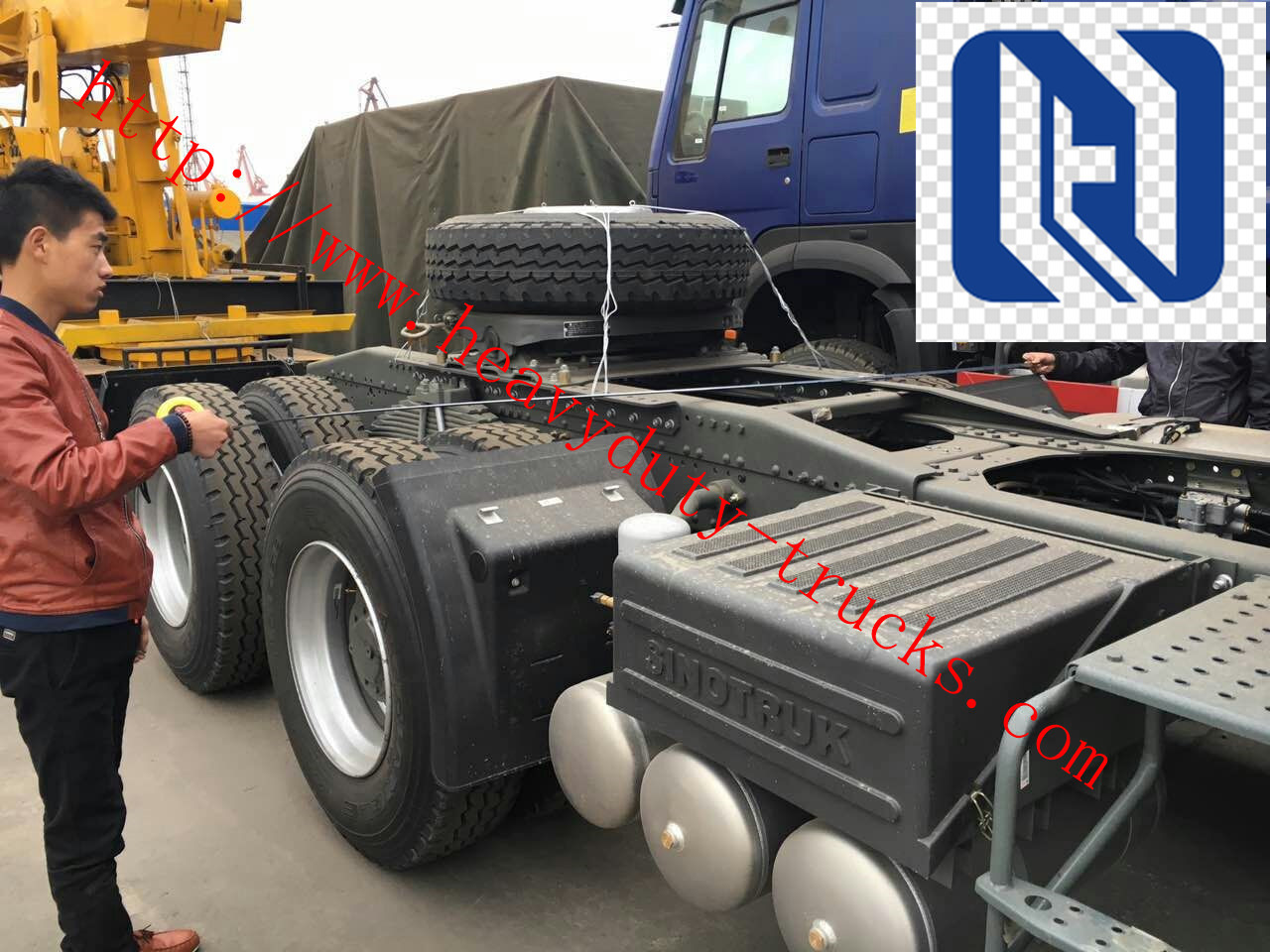 Sinotruk Howo Prime Mover Truck 336hp 4x2 Tractor Truck Dimension 6110 X 2496 X 2958mm With 2.0inch