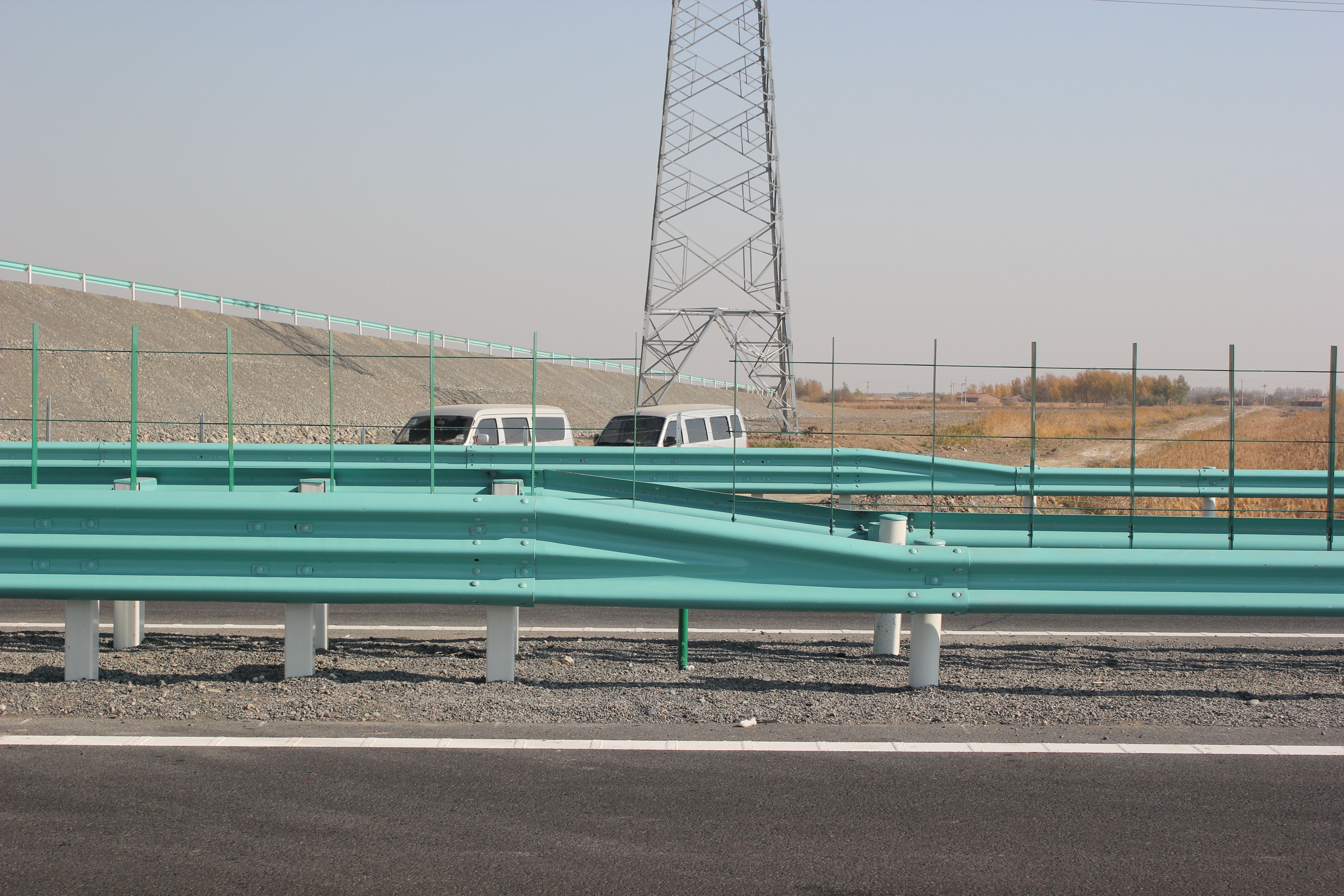 Galvanized Guardrail Traffic Barrier Rails for Outdoor Security and Traffic Management