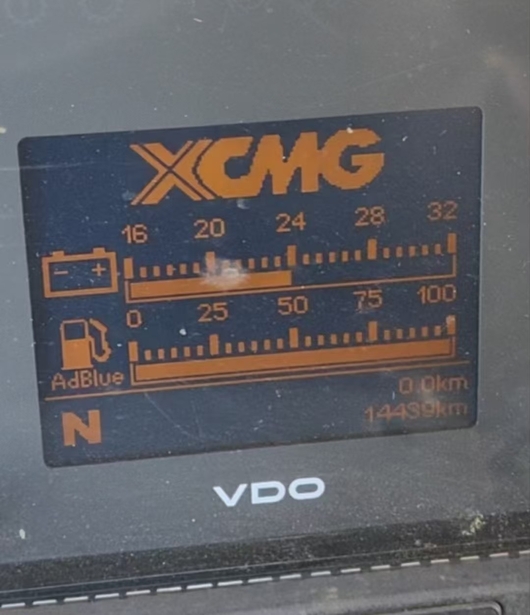 XC MG Hot Selling Model Mobile Crane 75 Tons 4 Shafts Included Red and Yellow Design