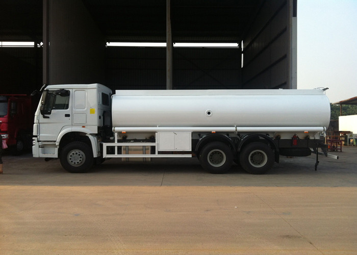 SINOTRUK HOWO Fuel Tank Truck 20 Tons , 6X4 LHD Euro2 290HP Mobile Fuel Trucks