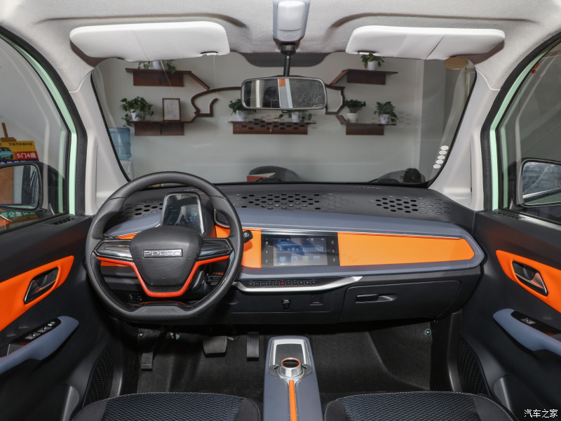 The Chinese-made five-door four-seat new-energy mini hatchback Punk Duoduo has a range of 175 kilometers used car