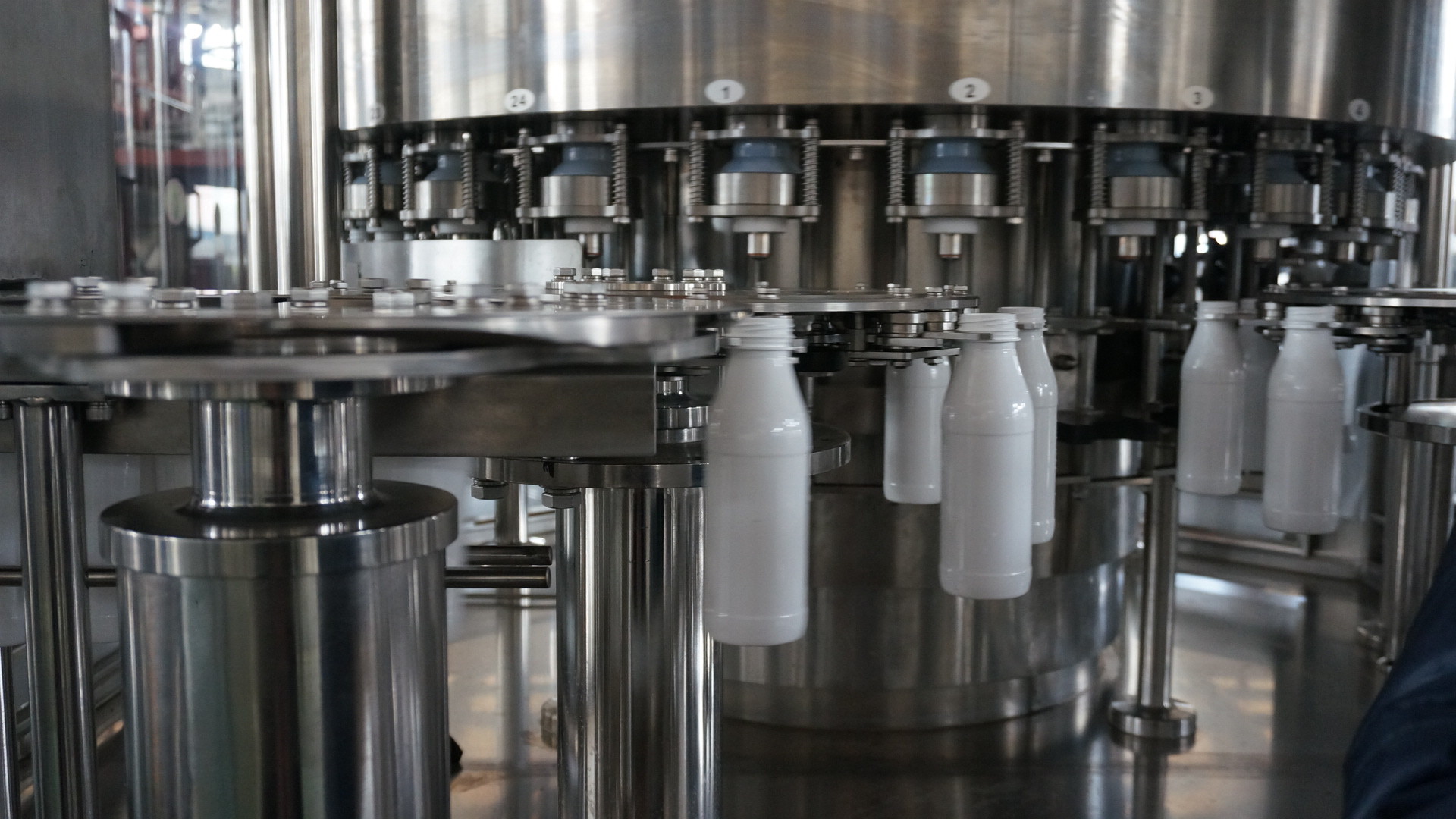 380V Automatic PET Bottle Filling Machine With Higher Mechanical Safety
