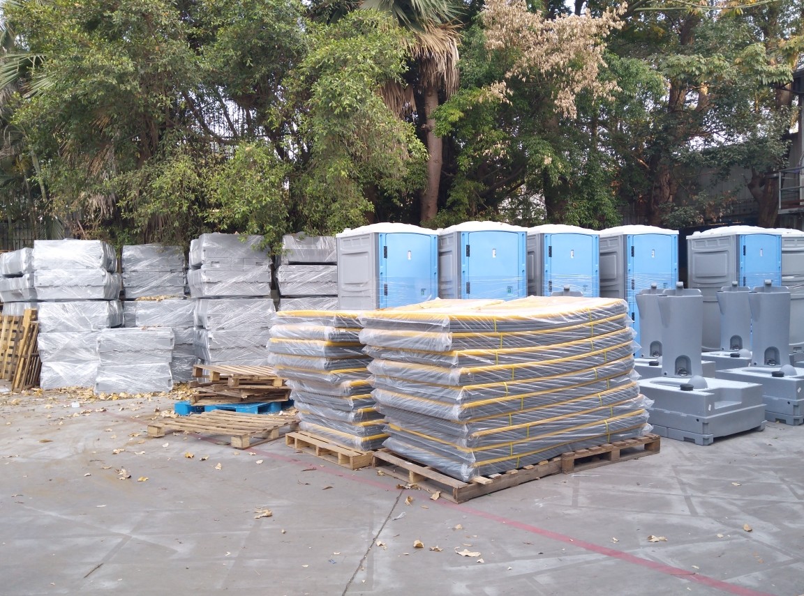 Chemical HDPE Portable Toilet Plastic Mobile With Water Tank Rental In Park