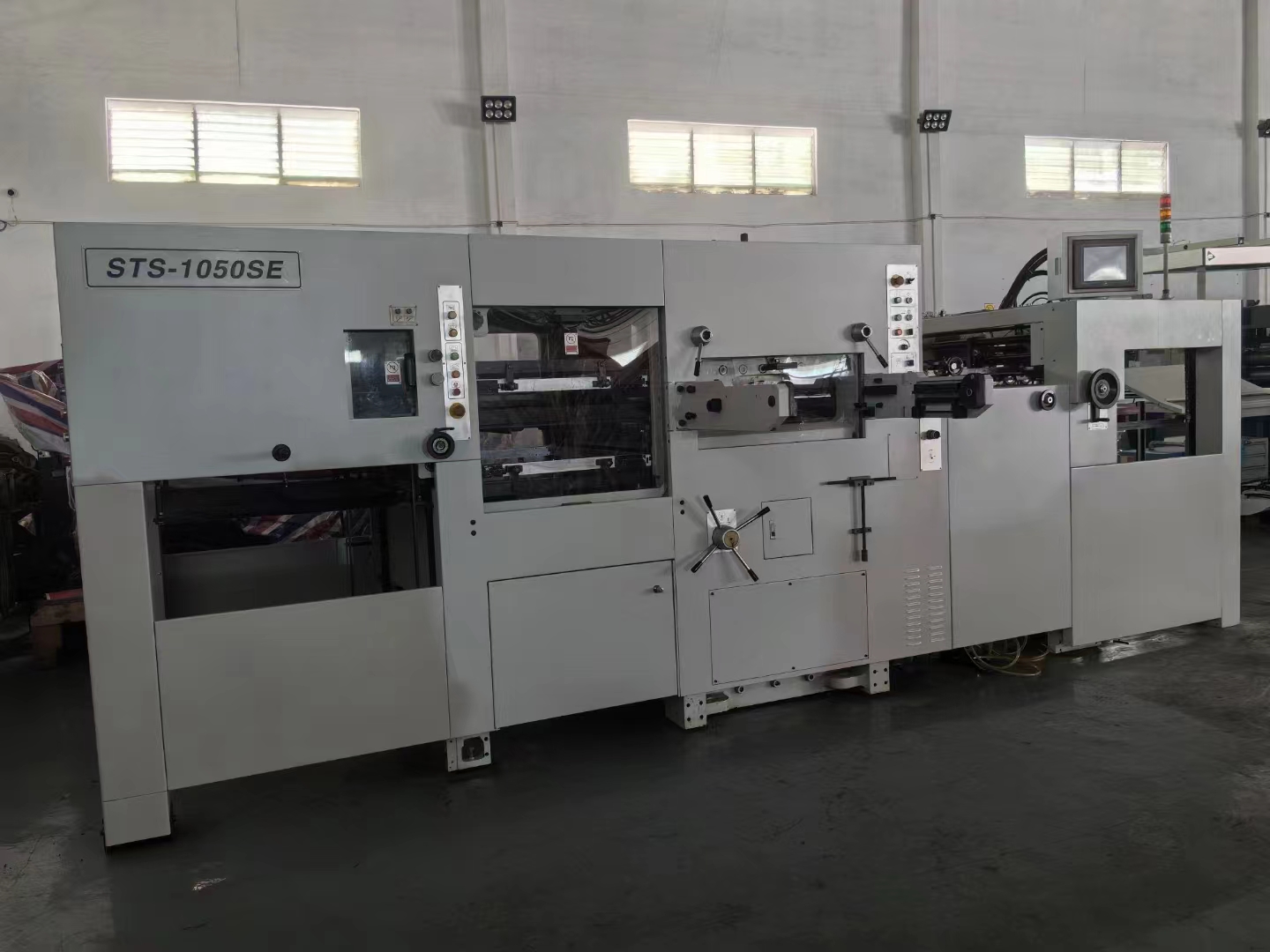 STS 1050SE Automatic Rotary Die Cut Paper Cutting Machine For Paper Die Cutting And Creasing