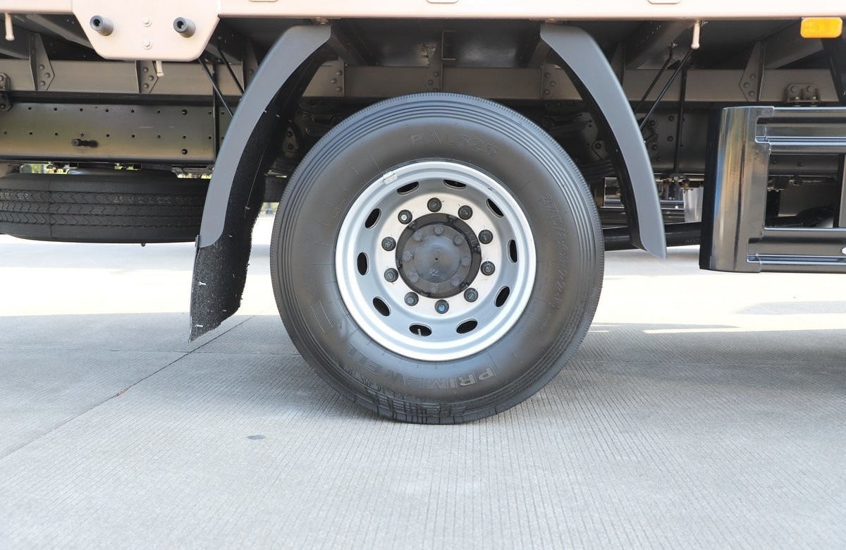 Used Chinese Cargo Trucks Foton Lorry Truck Gold Color 6*2 Flat Box Loading 18 Tons