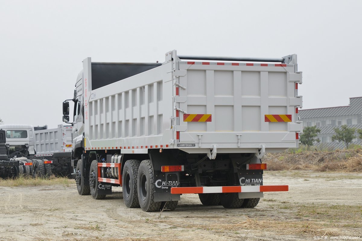 8x4 Dumper Trucks 8.2m Tippers 560Hp Dump Trucks from DongFeng Engine Capacity 8L Air Conditioner Manual