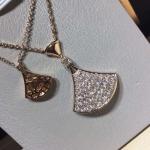 brand jewelry DIVA full diamonds necklace in 18 kt pink gold Also available in