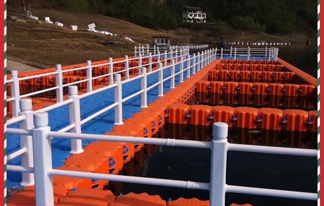 UV Resistant Rectangular Pontoons Non Slip Surface For Easy And Safe Boating
