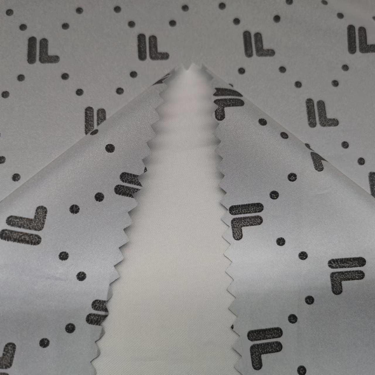 75Dx75D Printed 100 Polyester PU Coated Wind Breaker Fabric Waterproof