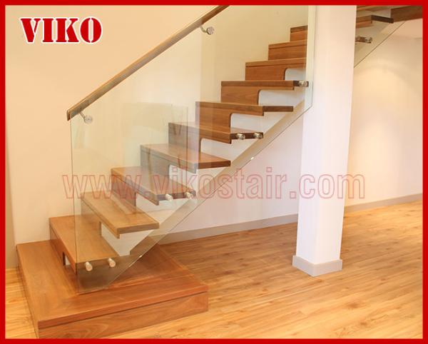 Floating Staircase VK50C Tempered Glass LED Light strip StringerBeech Tread