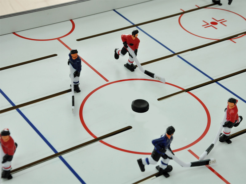 Professional Rod Hockey Table 5mm Acrylic Dome Hockey Table With Silver Plastic Corner