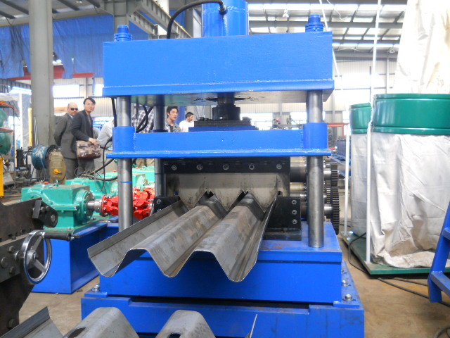 2-4mm Galvanized Steel Two wave W Beam Highway Guardrail Roll Forming Equipment PLC Control Automatic