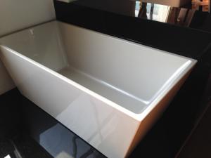 Quality acrylic/ABS plain bathtub wholesale