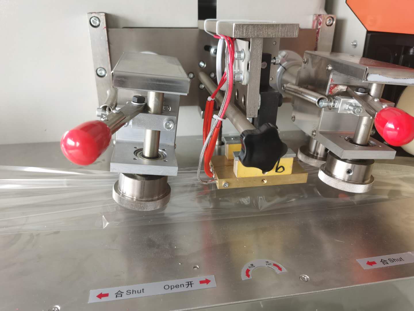 SS304 Premade Pouch Packing Machine 40bags/min 350mm N95 Mask