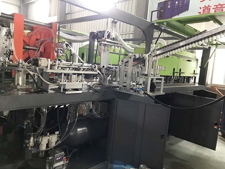 Fully Automatic 4 Cavity 200ml 500ml 1000ml 2000ml Pet Plastic Bottle Blowing Machine
