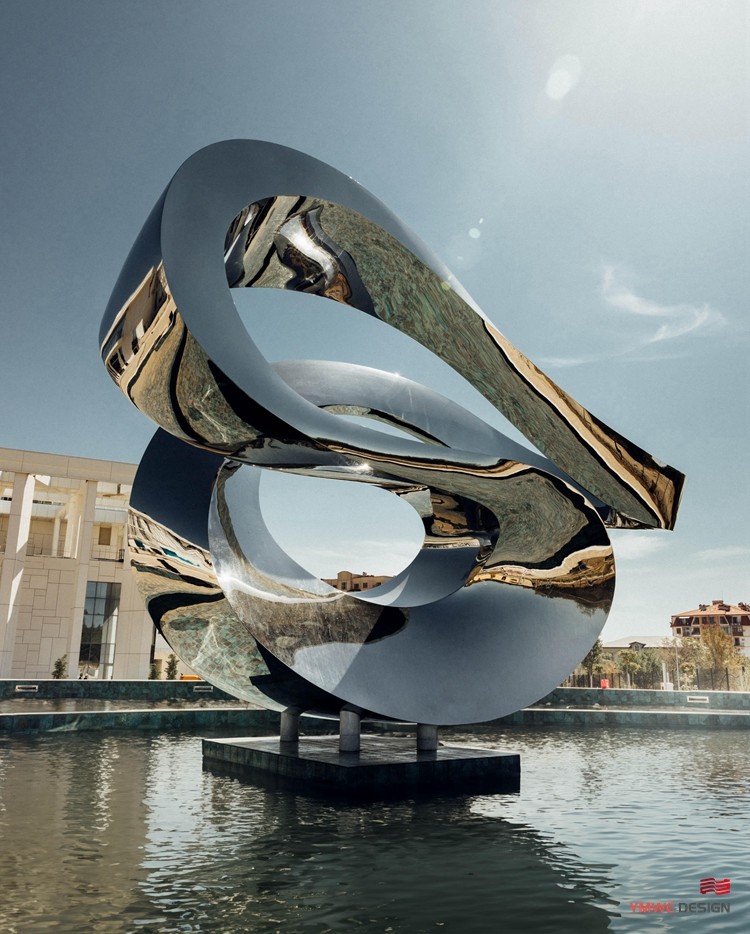 European Style Outdoor Twisted Spiral Structure Sculpture with Polished Mirror Finish