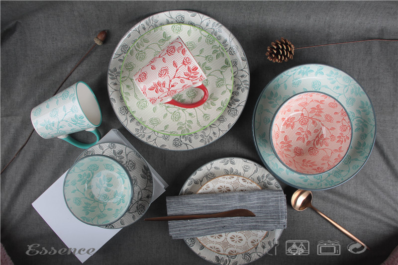 11" Large Beautiful Ceramic Dinner Plates Pad Painted Round Shape For Restaurant / Home