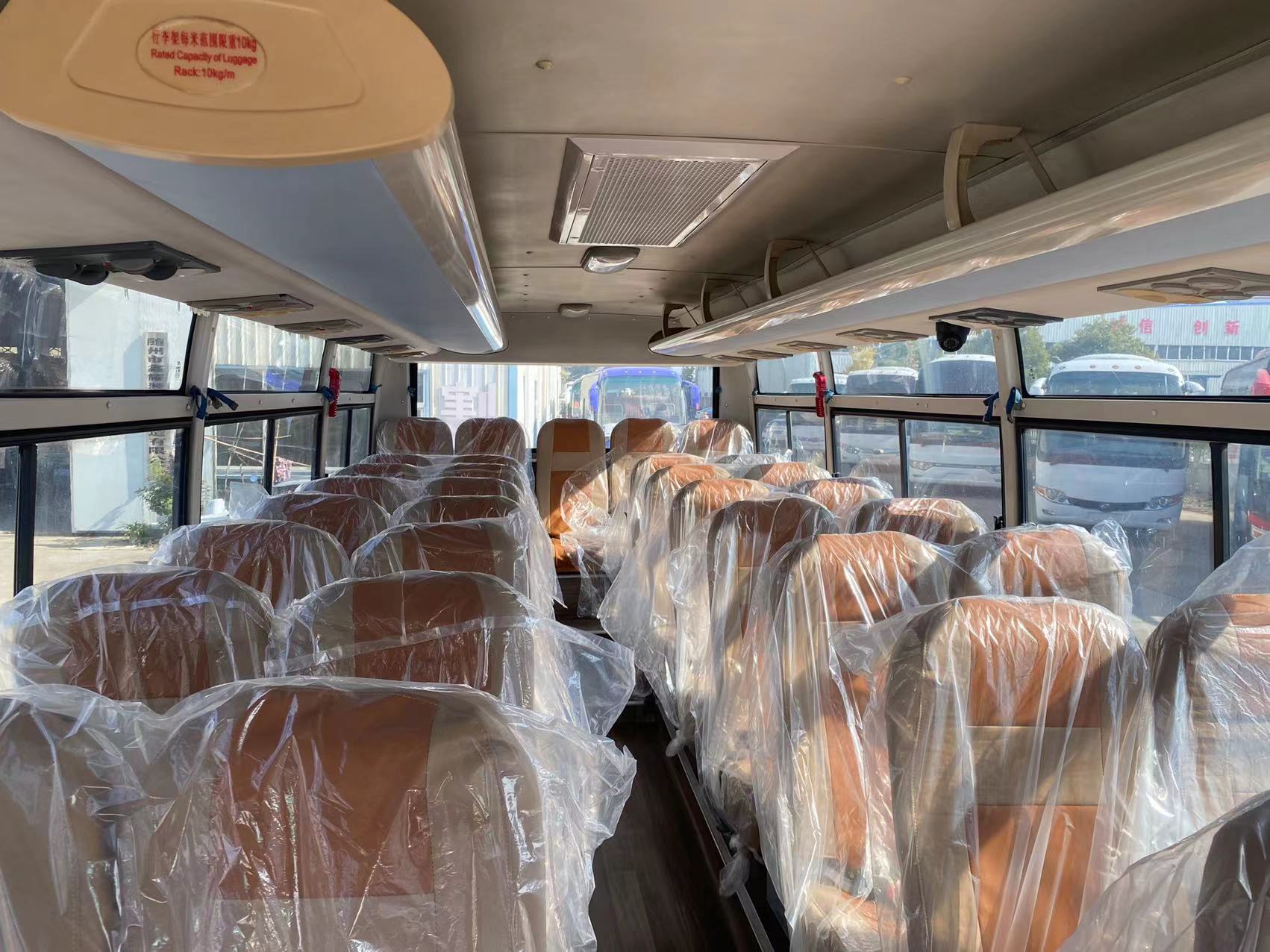 Left Hand Drive Coach Buses 30-35 Seats Euro 3 Emission Standard 6-8L Engine Capacity