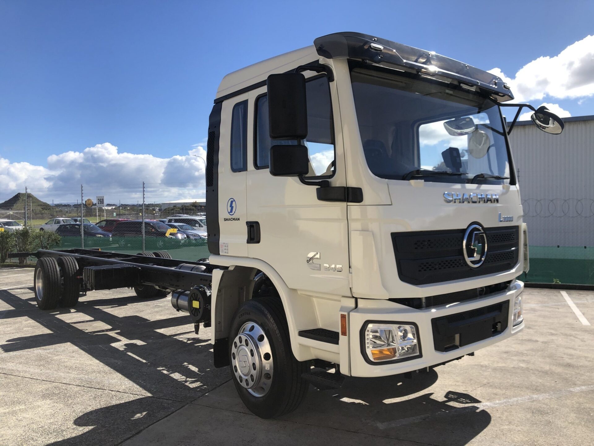 SHACMAN 4*2 10ton Light Truck Right Hand Drive Cargo Truck L3000 Steel Box Truck