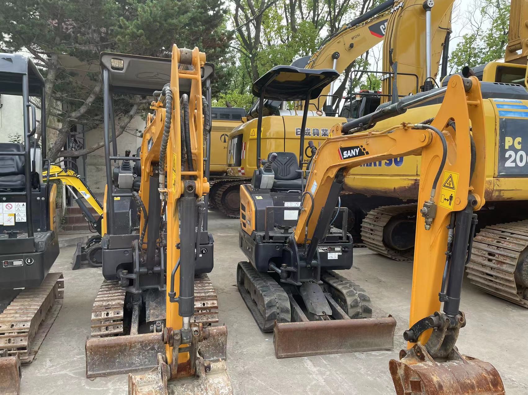 Used SANY SY16C Mini Excavator Smooth Operation For Working In Garden