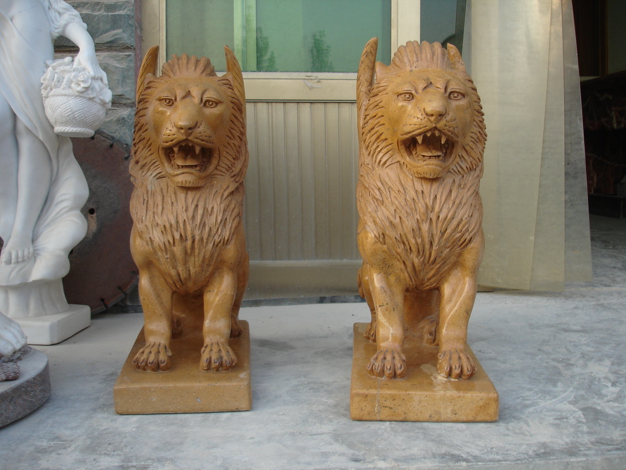 One Pair White Villa ISO Small Marble Lion Statue Stone Carving Sculpture