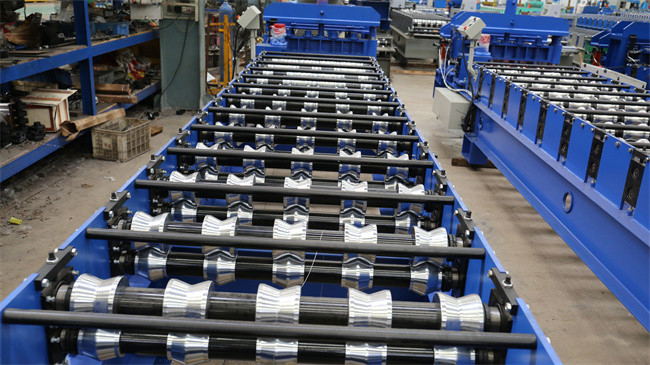 Stable Transmission Glazed Tile Forming Machine 8-12m/Min Forming Speed