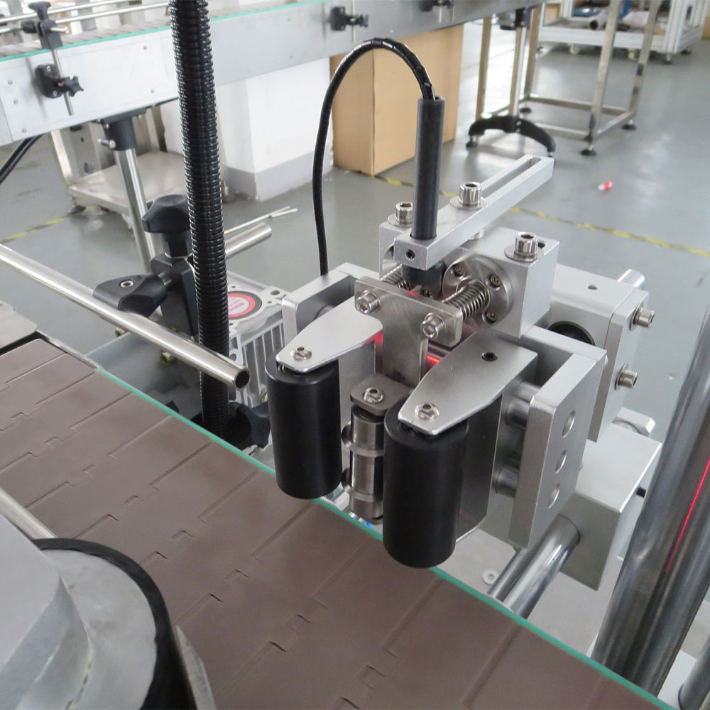 Yimupack Packaging Machines Bottle Sticker Applicator Automatic Round Flat Bottle Labeling Machine