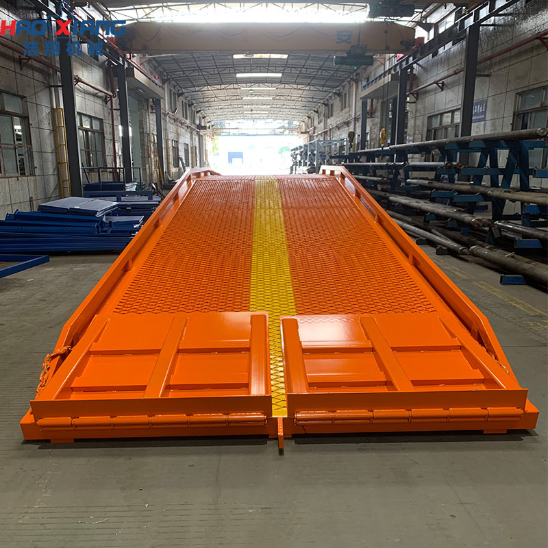 10 Ton Mobile Dock Ramp Steel Yellow For Efficient Loading Unloading