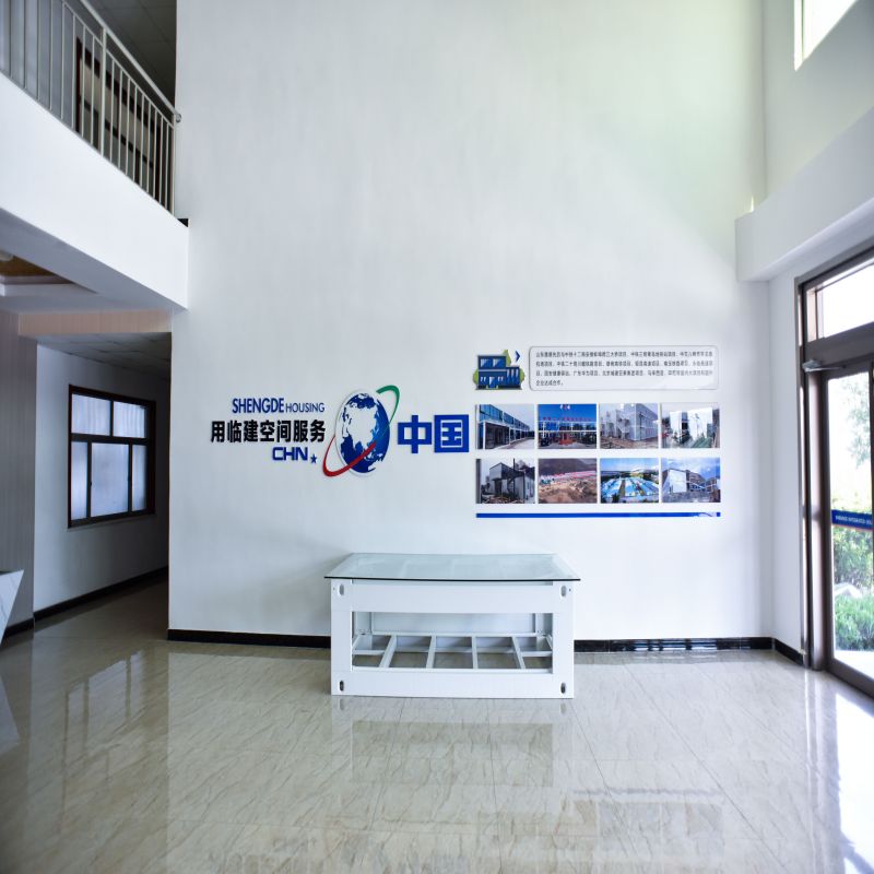 Prefab 3 Bedroom Luxury Container House With Aluminum Window And 5800*2480*2896mm