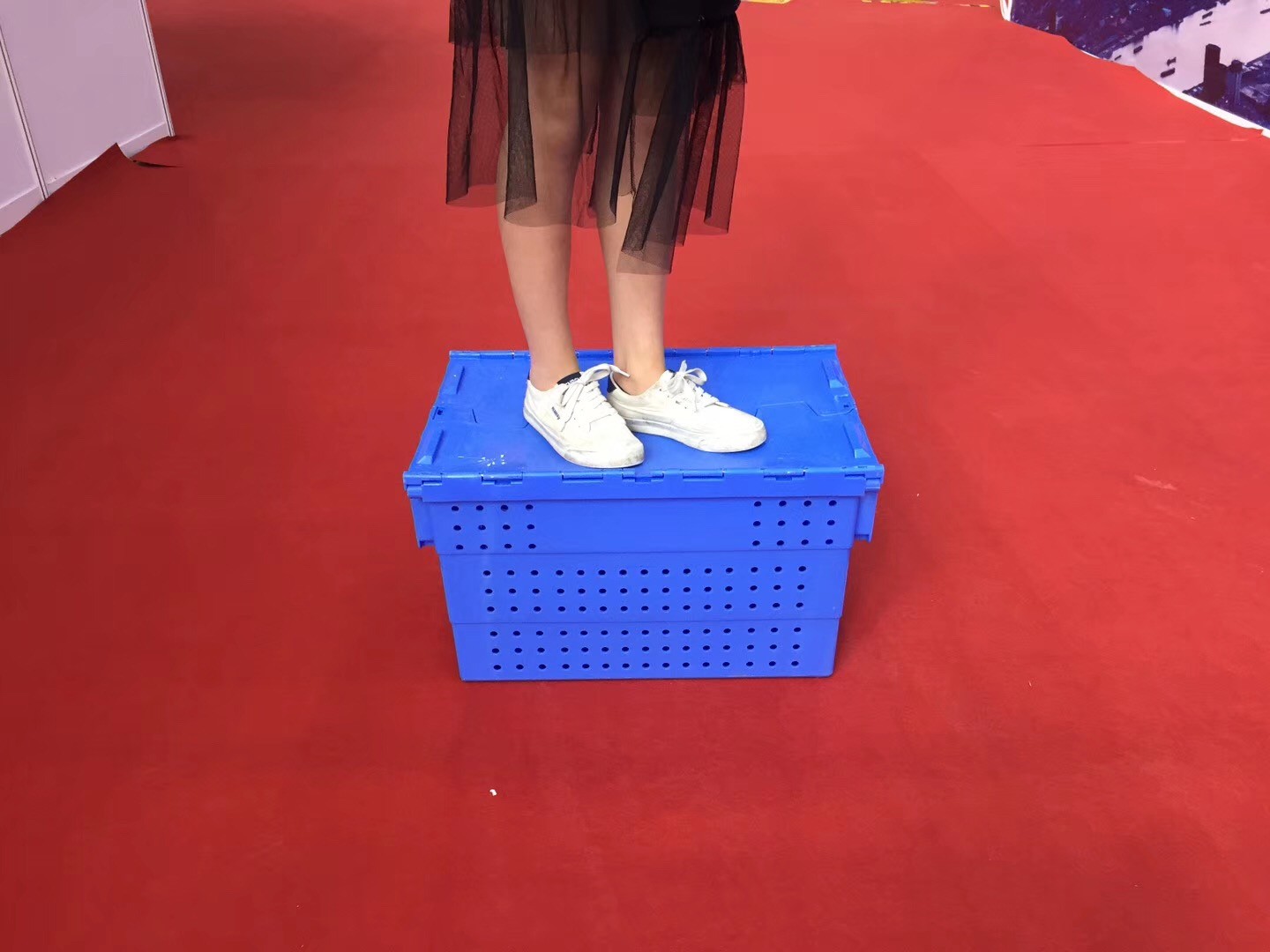 Attached Lid Mesh Body Plastic Storage Crates For Transportation