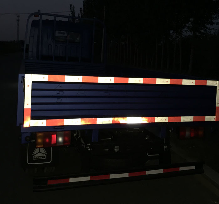 4 Tons HOWO SINOTRUK Light Duty Box Trucks ZZ1047C3414C1R45