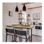 Main Structure Galvanized Steel Square Tubes Wooden Container Family House
