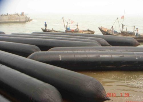 Customizable marine water up and down airbags to assist the ship's water up and down